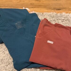 Figs Scrub Set in Blue and Salmon with Pink Accent 2 scrub top w matching pants.